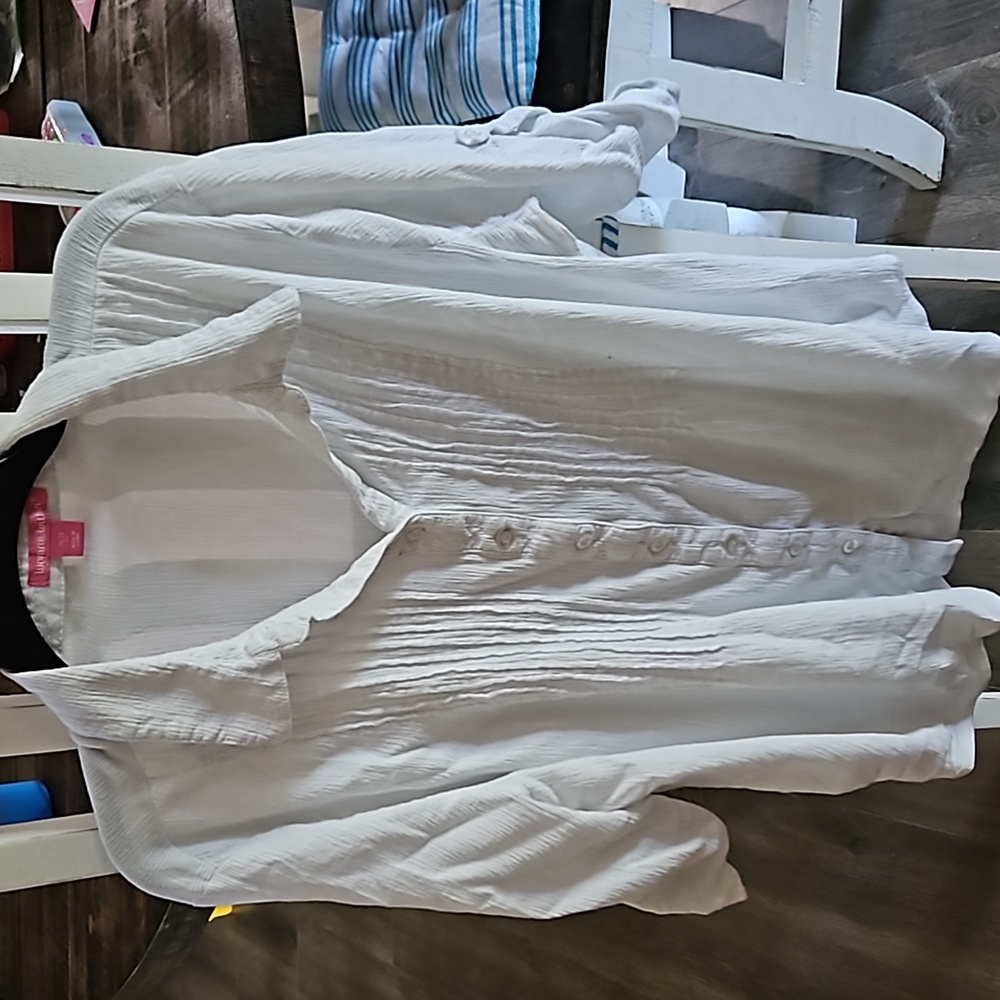 Blouse 3x runs big gauzy material white